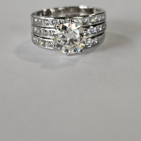 Genuine Certified 2 Carat Moissanite Rings Wedding Set. 18k/925Size 7 - Picture 10 of 12
